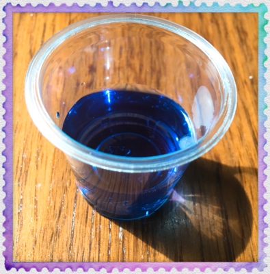 青い飲み物バタフライピー
